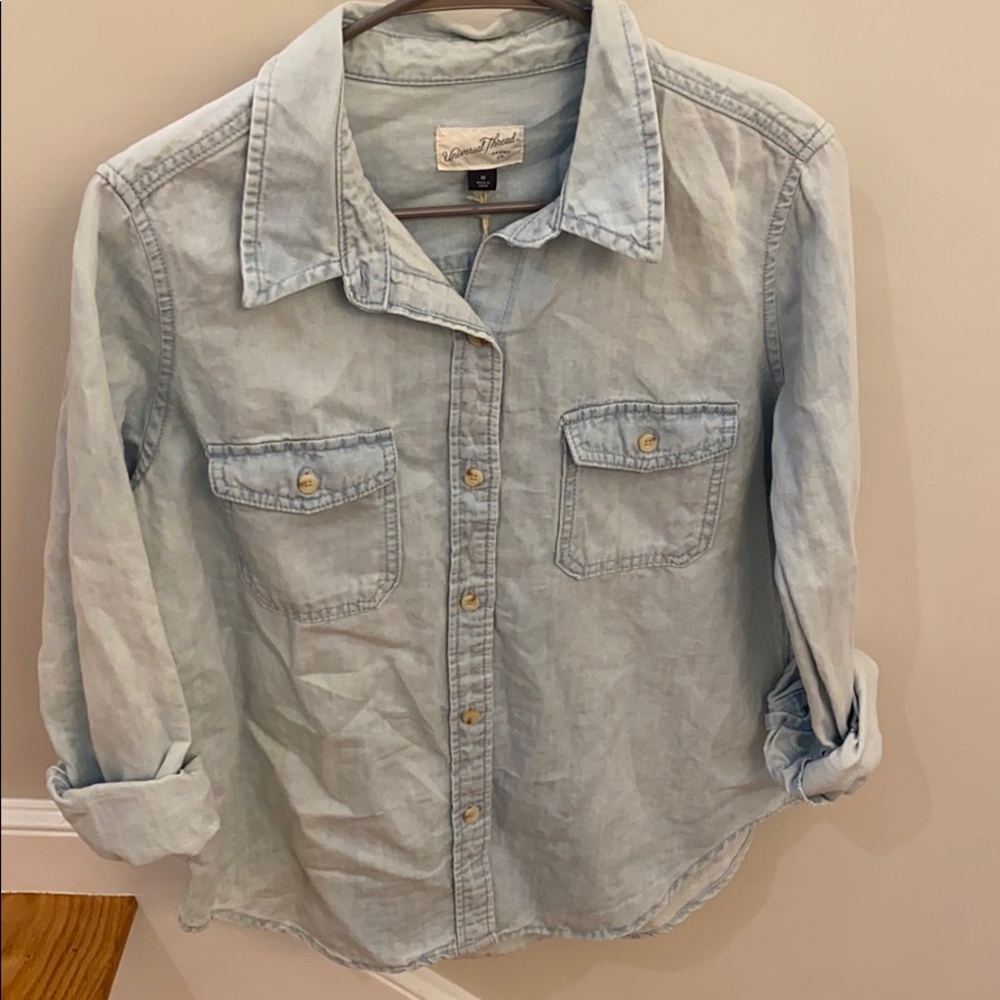 Women’s jean buttoned down top